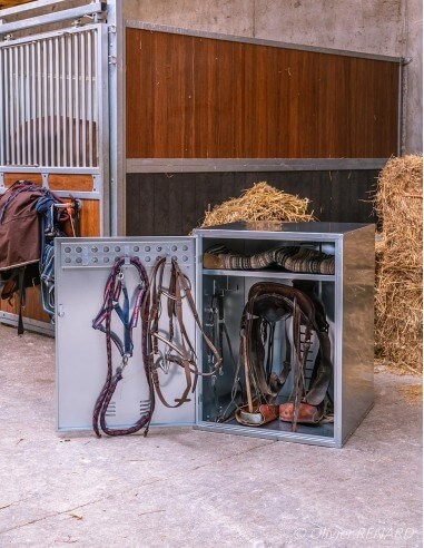 Armoire de sellerie type Western